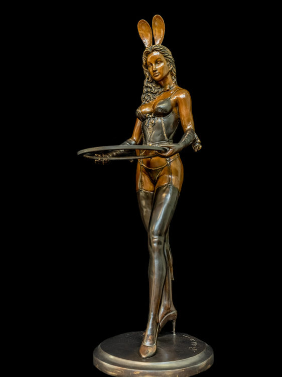 Conejita Camarera - Tamaño Medio - Marrón - Escultura de Bronce