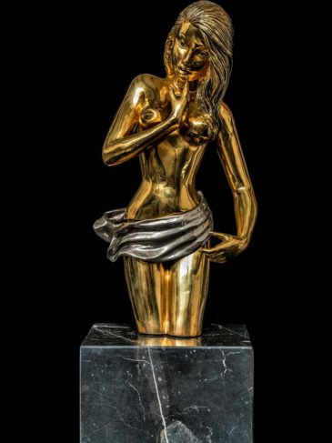 Dentro de ella<span> - </span>Oro/Plata - Escultura de bronce
